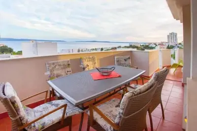 Image de Penthouse Sol (St) - Appartement 3 Chambres Penthouse avec Balcon et Vue sur la Mer