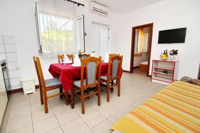 Image de Apartments Neven - Appartement 2 Chambres avec Terrasse et Vue Partielle sur la Mer (A1)
