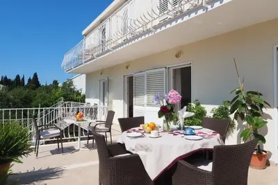 Image de Apartments & Room Eva Slano - Appartement 2 Chambres avec Terrasse et Vue sur la Mer (Veliki)