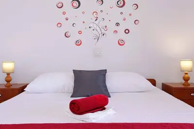 Image de Apartments Villa Senija - Appartement 2 Chambres Confort avec Terrasse et Vue sur la Mer (Lavande)