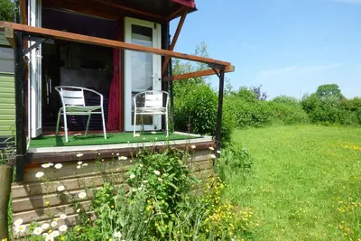 Image de Rumenco converti en camion à chevaux, autonome 2 personnes, hors réseau glamping.