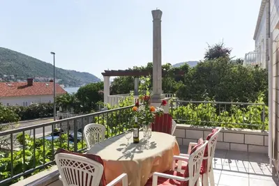 Villa Celenca - Appartement 2 Chambres avec Balcon et Vue sur la Mer - A3