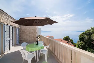 Apartments Neva- Appartement Standard 2 Chambres avec Terrasse et Vue sur la Mer (4z)