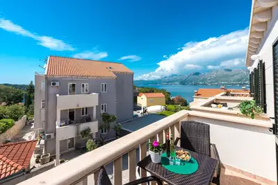 Image de Apartments & Rooms Cina- Appartement 1 chambre Galerie avec balcon et vue sur la mer (Appartement 4)