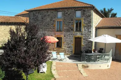 Image de Gîte spacieux avec cheminée et WiFi - Animaux admis