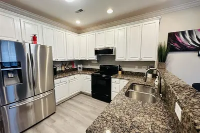 Image de Moderne et spacieux au coeur de Fayetteville dans le centre