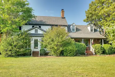 Image de Nouveau! Terre Haute Manor Farmhouse w / Deck & Grounds