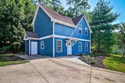 Image de Nouveau! Pet-Friendly Home 1 mi à Uga / Sanford Stadium