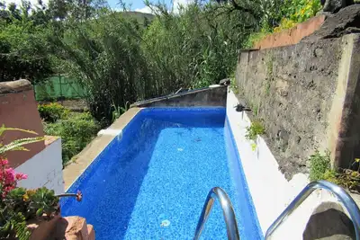 Image de Vivelorural: Alpendre de Ayala, piscina y jardín