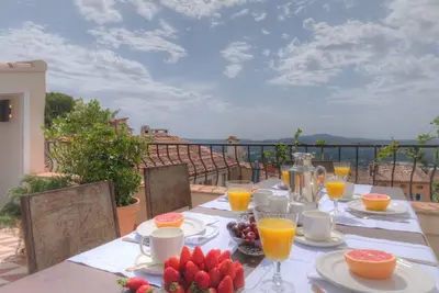 Image de Charming house  in the heart of the village: 3 bedrooms, 2 bathrooms, Rooftop!