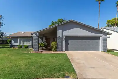 Image de Nouvelle liste! Leisure World - Maison récemment rénovée dans une communauté de 45 ans et plus