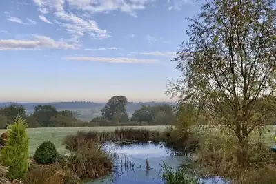 Image de Retraite au bord de la rivière surplombant la magnifique vallée de Waveney - pêche et kayak