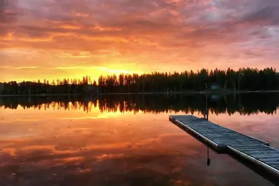 Image de Papa's Place - Une propriété isolée au bord d'un lac en bordure de Whitefish