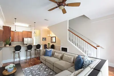 Image de Superbe Midtown Condo Emplacement imbattable