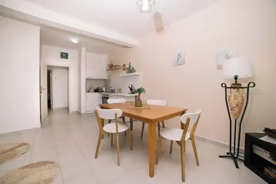 Image de Studio Confort avec grande terrasse donnant sur la mer