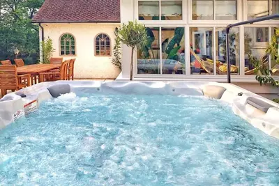 Image de Daweswood Guest Suite - retraite de luxe et bain Ă remous.