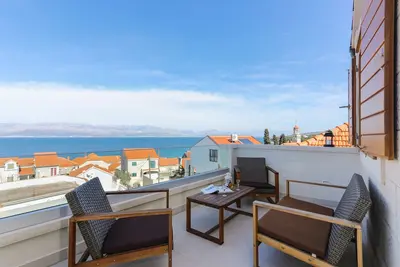 Image de Apartment M & J - Appartement 2 Chambres Confort avec Terrasse et Vue sur la Mer (Škaro)