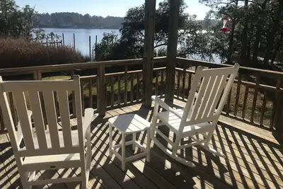 Image de Venez dans cette capitale de la voile en Caroline du Nord. Apportez votre bateau et restez un moment.