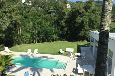 Image de Manoir en bord de mer de Praia Brava, avec jacuzzi chauffé 6 qtos, tous avec air conditionné.