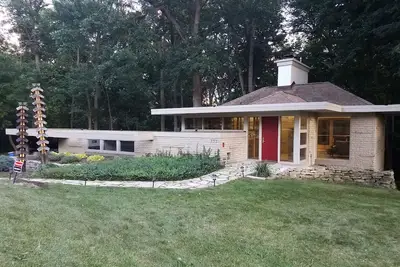 Image de Mid Century Modern House Spécial Action de grâce