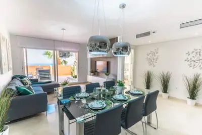 Image de Moderne, vue sur la mer, 2 piscines, 5 min. à la plage