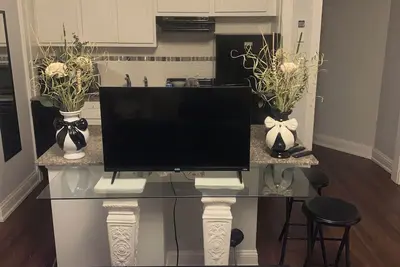 Image de Cozy Downtown studio with free bike rentals and free parking