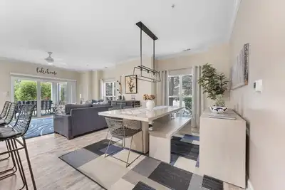 Image de Waterfront 3 Br, 2 Bath Condo, 1er étage, Piscine, Tennis, Restaurant Port City