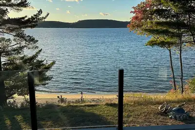 Image de Cabine d'hôte rustique et historique avec accès à la plage du lac Supérieur, pour 4 personnes