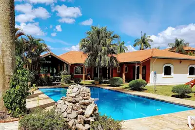 Image de Belle maison de campagne, Condominium Porta do Sol, avec piscine, sauna et vue sur les montagnes.