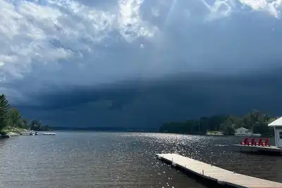 Image de Le spectaculaire Rocky View Waterfront Cottage sur la rive sud du lac Nipissing