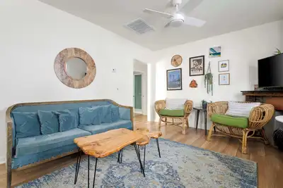 Image de Walk Everywhere! Cozy and Chic Retreat!