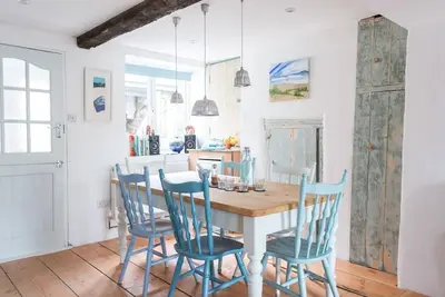 Image de Burgh Island \/ Bigbury sur la mer \/ Plage 1 min: Cottage confortable de l'ancien garde-cĂ´te