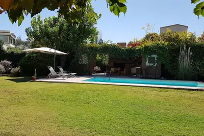 Image de Belle maison dans la région viticole de Chacras. Piscine.