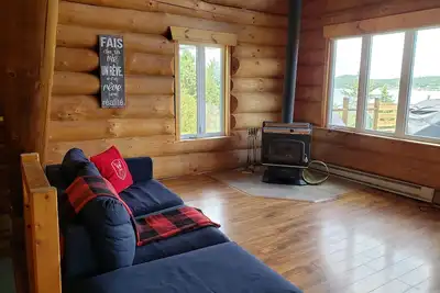 Image de Chalet en bois rond au bord du Lac Aylmer