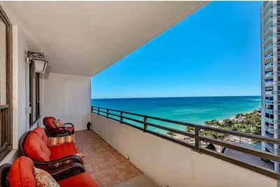 Image de Oceanfront 3/2 parking gratuit et WiFi avec laveuse / sécheuse, plage privée en bas