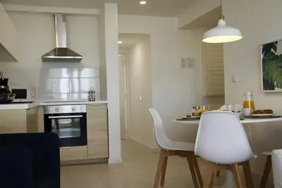 Image de Très confortable appartement d'une chambre avec balcon, en face de la plage, à Costa da Caparica.