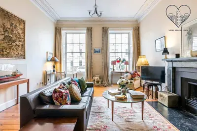 Image de Apt Central Grand Et Spacieux Avec Wifi