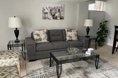 Image de Bel appartement récemment rénové au rez-de-chaussée avec 2 chambres à coucher près de U of G