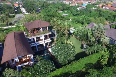 Image de Villa balinaise moderne avec vue magnifique sur l'océan, à seulement 50 mètres de la plage!