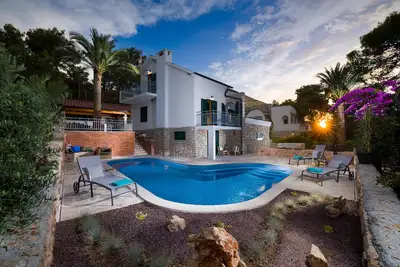 Image de Villa Blue & Green, maison de vacances avec vue sur la mer et le bois de pin, Jelsa, île de Hvar