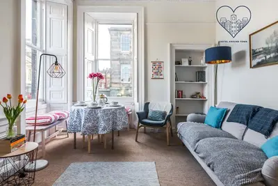 Image de Charmant, central et spacieux géorgien 3 chambres Apt
