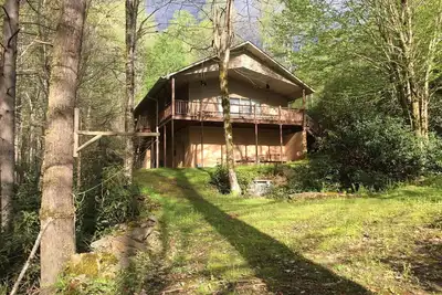 Image de Black Bear Cottage par le ruisseau