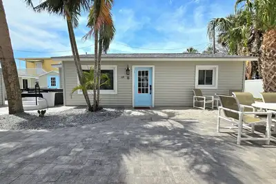 Image de Beachy Keen Cottages! À quelques pas de la plage Indian Rocks!