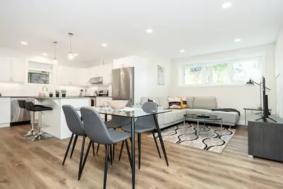 Image de Ce triplex est un 2 chambre (s) à coucher, 1 salles de bain, situé à Winnipeg, Manitoba.