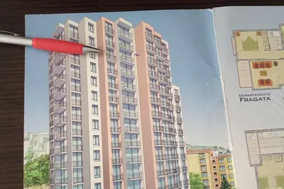 Image de Bel appartement indépendant avec vue permet une vue sur la ville et la montagne. .
