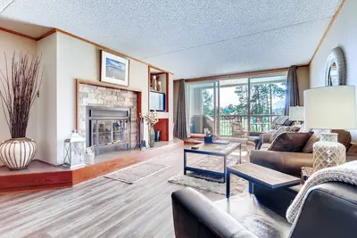 Image de Spacieuse et moderne, 2Br Premier - The Pines - Ski gratuit pour les enfants