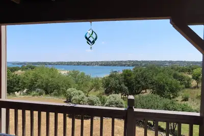 Image de Nouvelle liste. Bord de l'eau 4 B / R, 3 salles de bain, maison de ville. 9 personnes. Vient d'être rénové.