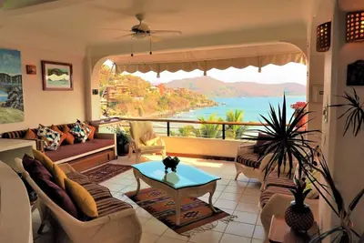 Image de \"Unique en son genre\" Luxueux Million $ Ocean View Condo sur la plage sur la plage de Madera