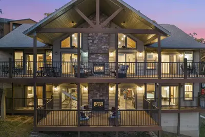 Image de Distinguished Lodges conçus pour la retraite et le divertissement avec vue!