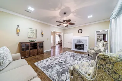 Image de Maison entièrement rénovée de 4 chambres à West Plano à proximité de Legacy West